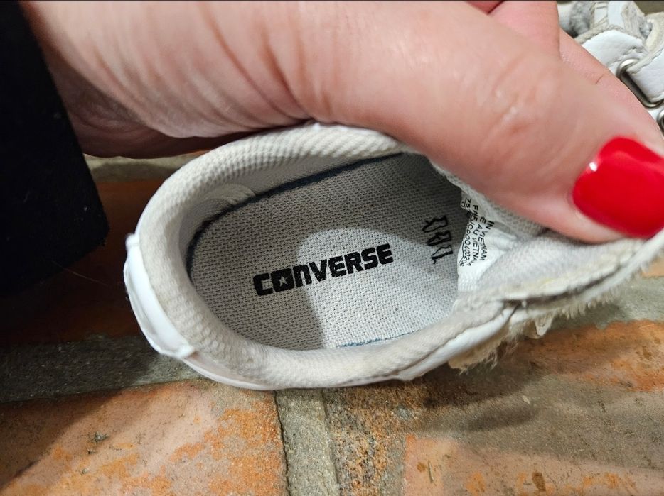 Ténis All Stars brancos (tam 18) como novos

Ténis com pouco uso, muit