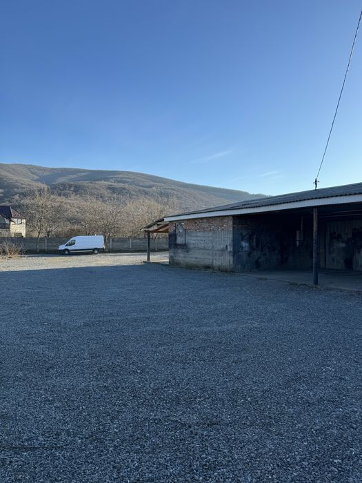 Здається гараж з навесами і великою територією