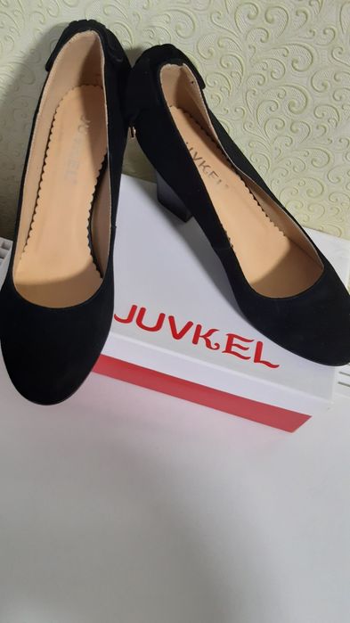 НОВІ замшеві жіночі туфлі на підборах, фірма Juvkel, 40 розмір