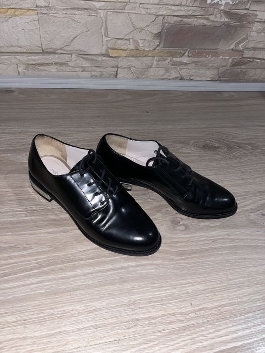 Нові шкіряні класичні туфлі