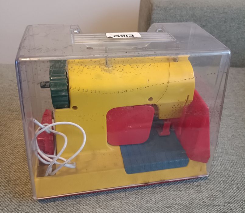 Zabawkowa maszyna do szycia DDR.