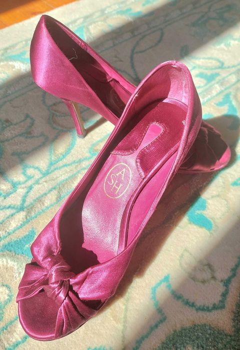 Sandálias Cetim e Pele . Ash . Tam 35 grande (36)