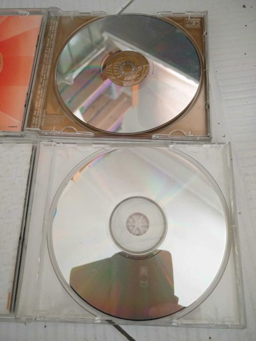 2 CDs : Jennifer Lopez and Aalyiah