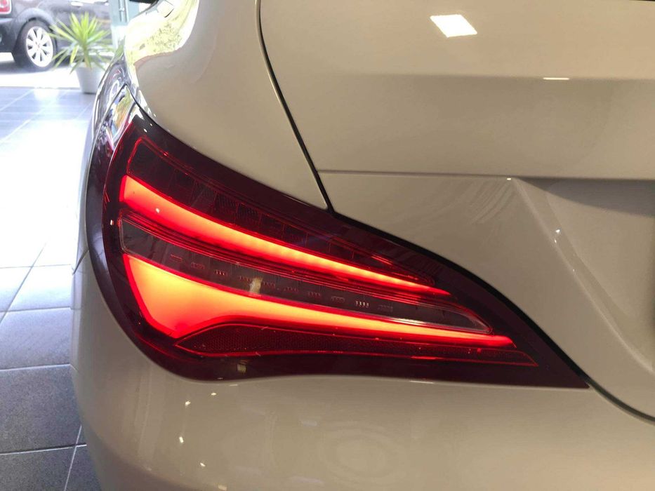 Mercedes Benz  CLA 200d Shooting Brake Night
