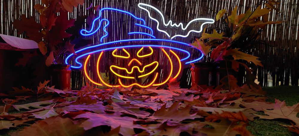 Neon LED na halloween dynia nietoperz