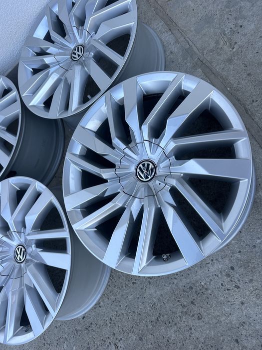 Диски 19 5.112 ЕТ28 8Jx19H2 VW Touareg CR7