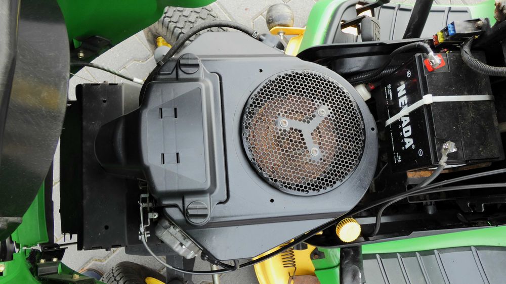 Traktor kosiarka John Deere X300R Kawasaki 2 Cylindry (230601.5) Baras