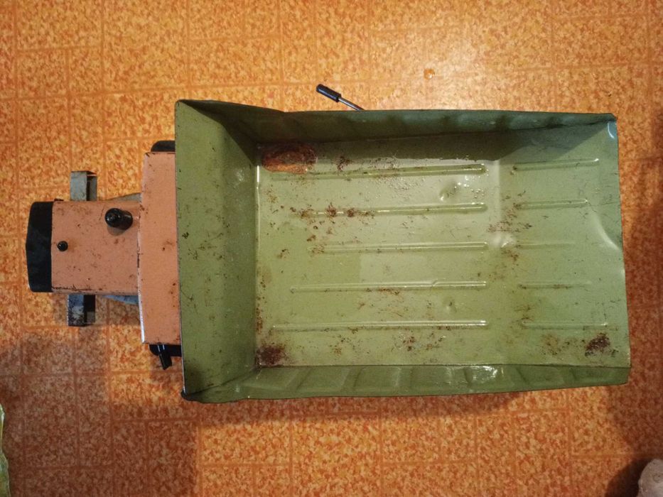 Большой жестяной самосвал СССР