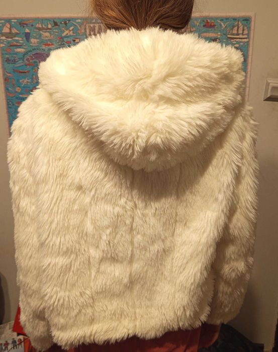 Sztuczne futerko krótkie z kapturem damskie