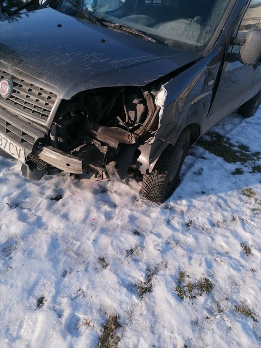 Fiat doblo uszkodzony