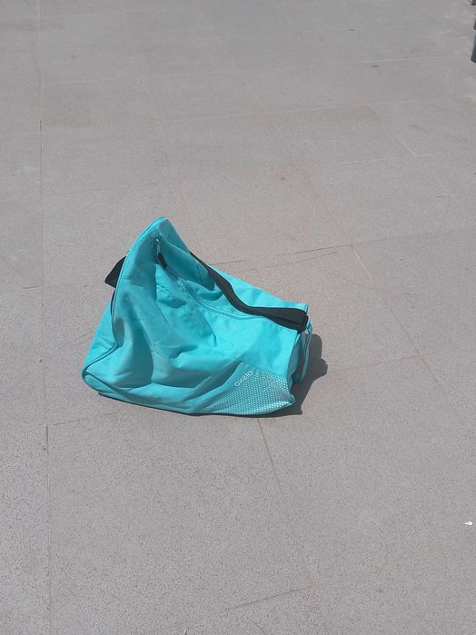 Patins 36 + capacete + protecoes xs + saco