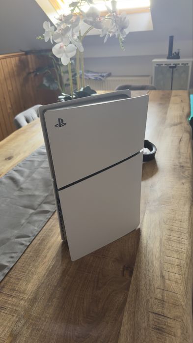 Ps5 slim 825gb sem comando + mais uns auscoltadores da hyperx e um monitor da acer de 200Hz