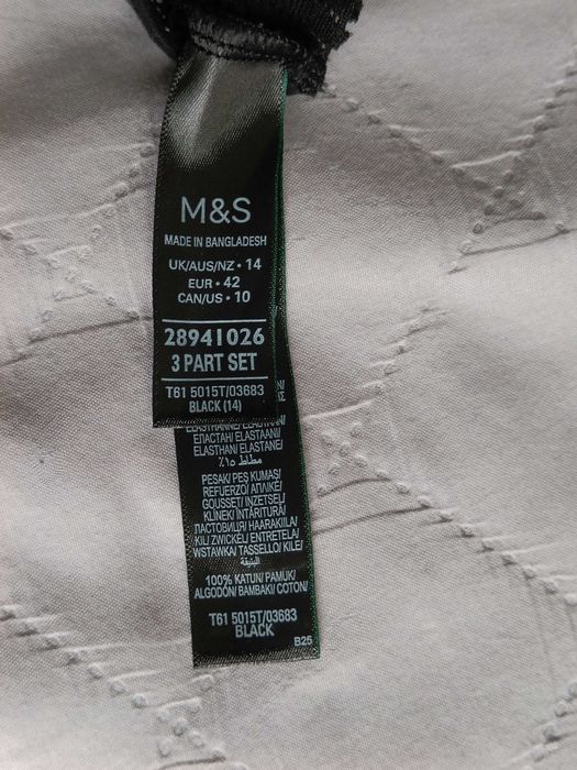 Marks & Spencer, 3 x czarne NOWE stringi, r. 42