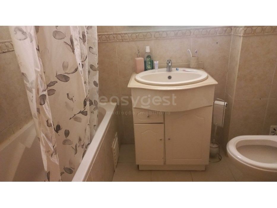 Apartamento T3 com Arrecadação e Lugar de Garagem em Santarém.