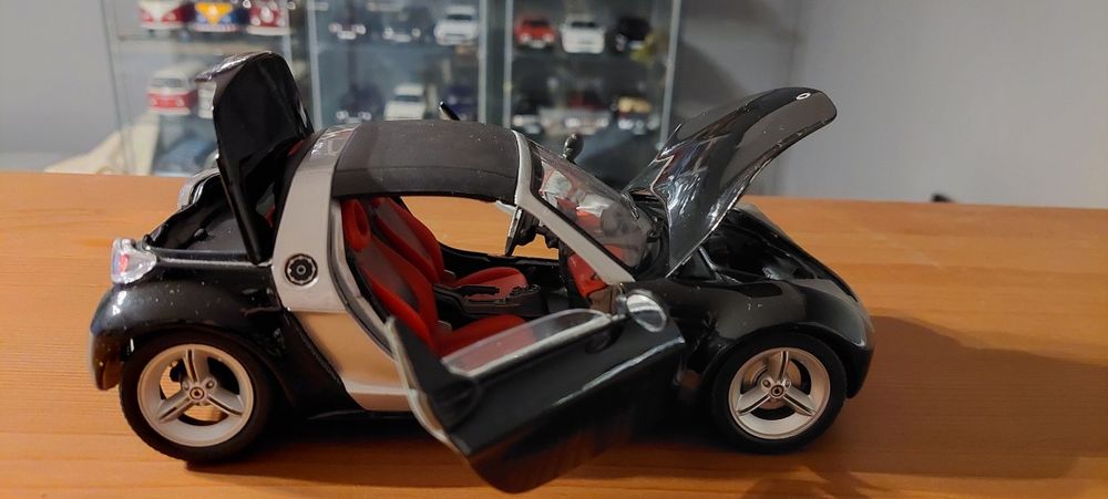 Model 1:18 Smart Roadster Bburago