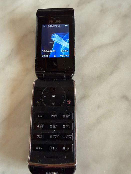Мобильный,кнопочный телефон Philips Xenium 9А9Q