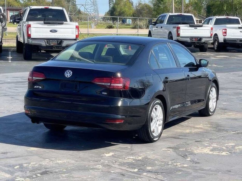 Volkswagen Jetta      2018