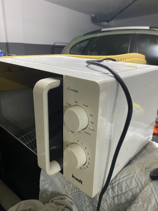 Microondas branco e não tem placa interna