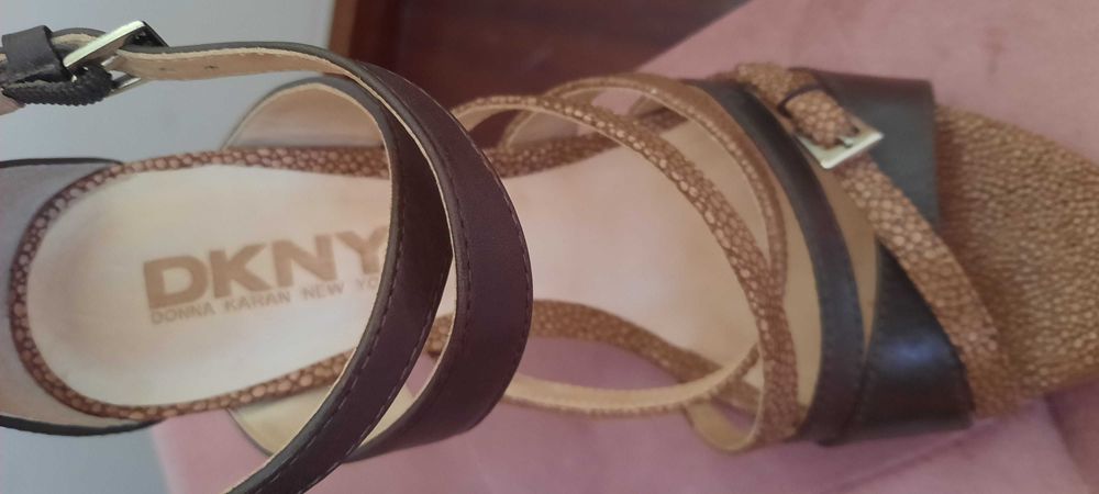 Sandalias  em pele  tamanho  38 Dona Karan DKNY