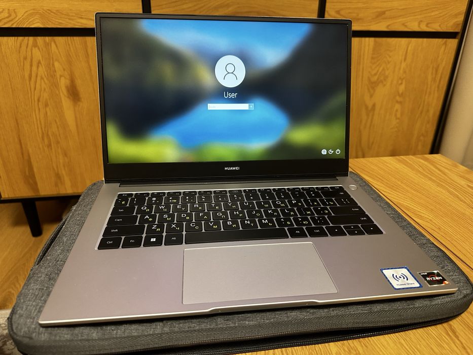 Sprzedam Laptop Huawei MateBook D14 w dobrym stanie 512 GB SSD 8GB RAM