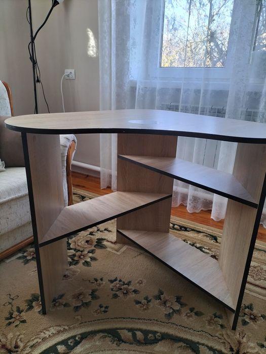 Столик кутовий