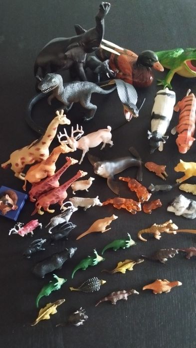 Pack de 100 figuras de animais em PVC de vários tamanhos