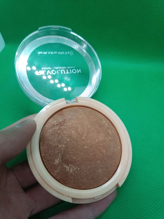 Makeup revolution long weekend bronzer