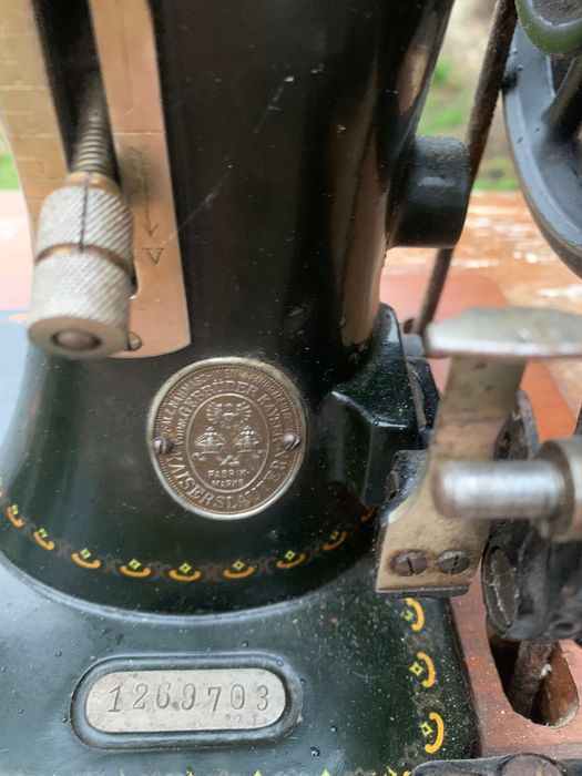 Антикварна ручна швейна машина Kayser виготовлена в Німеччині