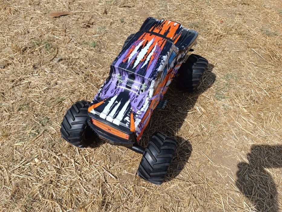 Vendo Carro Telecomandado SpeedWheels Beast Rider Truck 2.4 GHz