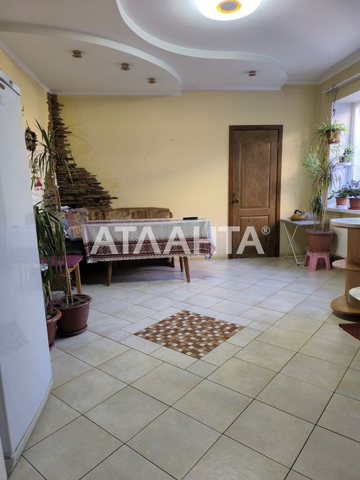 Продам 2 дома на одном участке в центре Ленпосёлка, 10 соток земли