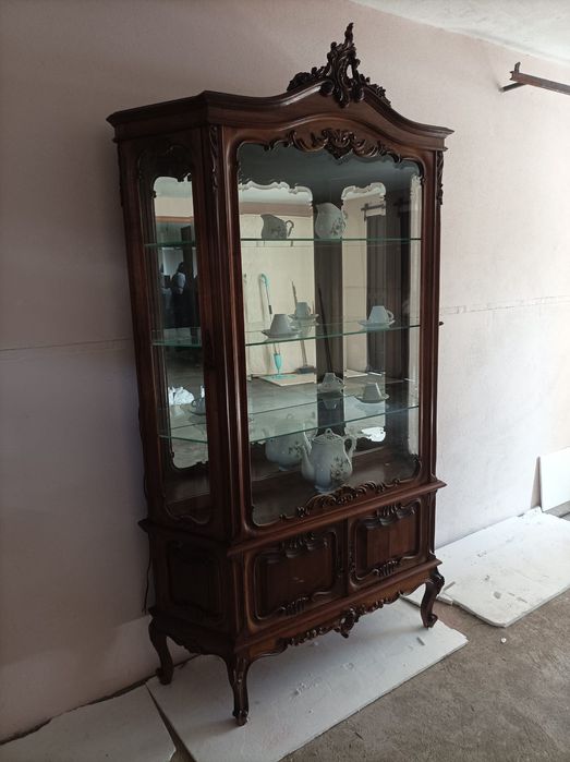 Vitrine moderna em otimo estado