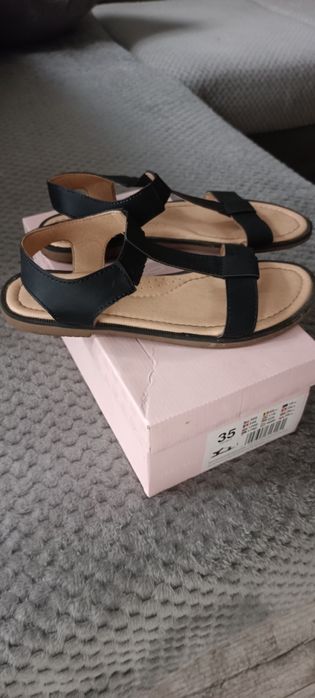 Sandałki dla dziewczynki