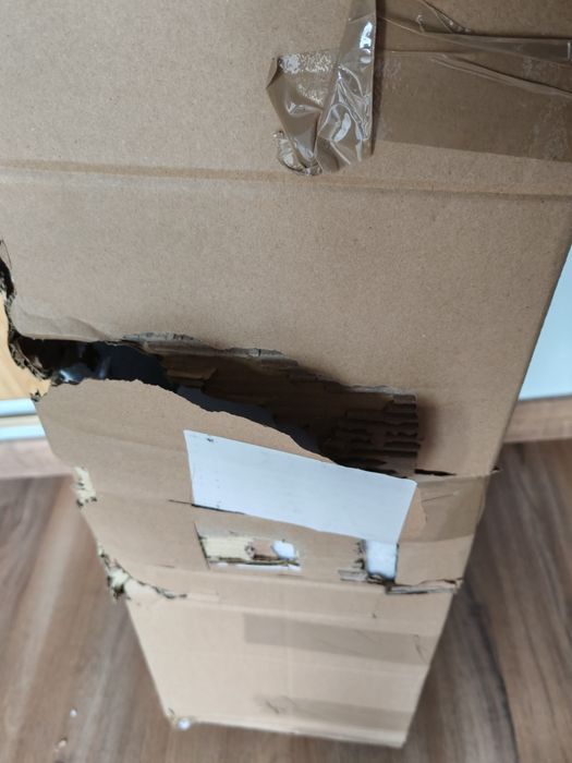 Candeeiro de arco preto fosco com um abajur inclinado