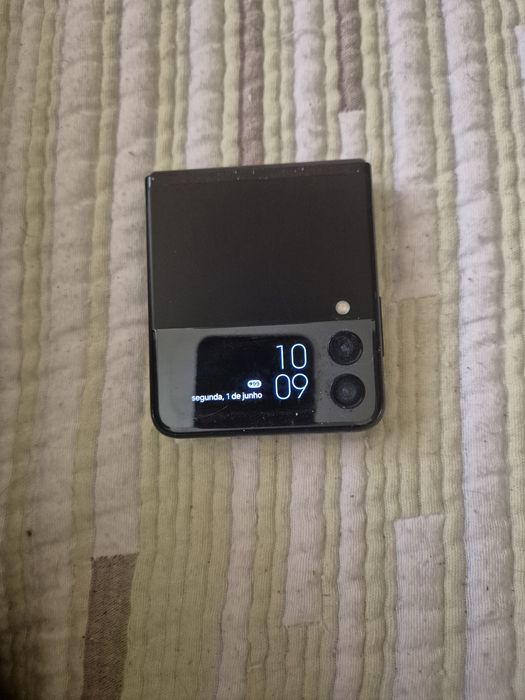 Tenho para venda este telemovel samsung Z flip 3