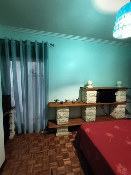 Quarto  para alugar, com despesas incluidas.