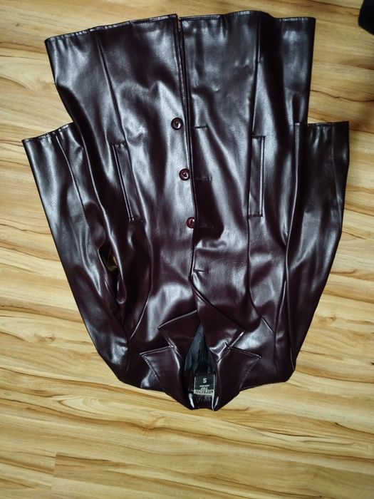 Płaszczyk z eko skóry