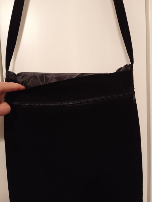 Mala tiracolo preta estampada