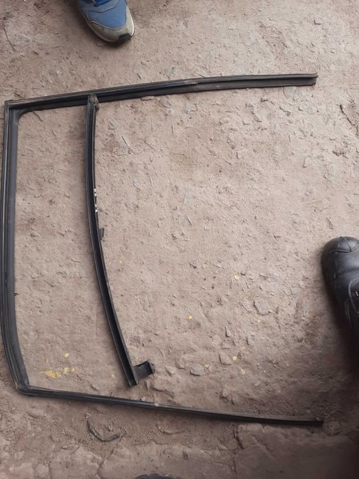 Направляюча Резинки ущільнювачі скла задніх правих дверей Кемрі 40