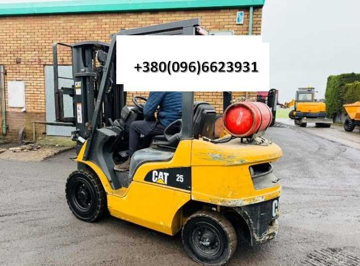 Вилочний погрузчик навантажувач CATERPILLAR GP25NTз вилами 2013 РОКУ