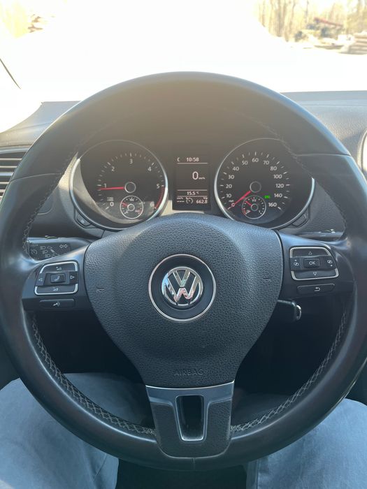Авто фольцваген Гольф 6