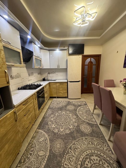 Продаж двокімнатної квартири в ЖК Сімейному з ремонтом та меблями
