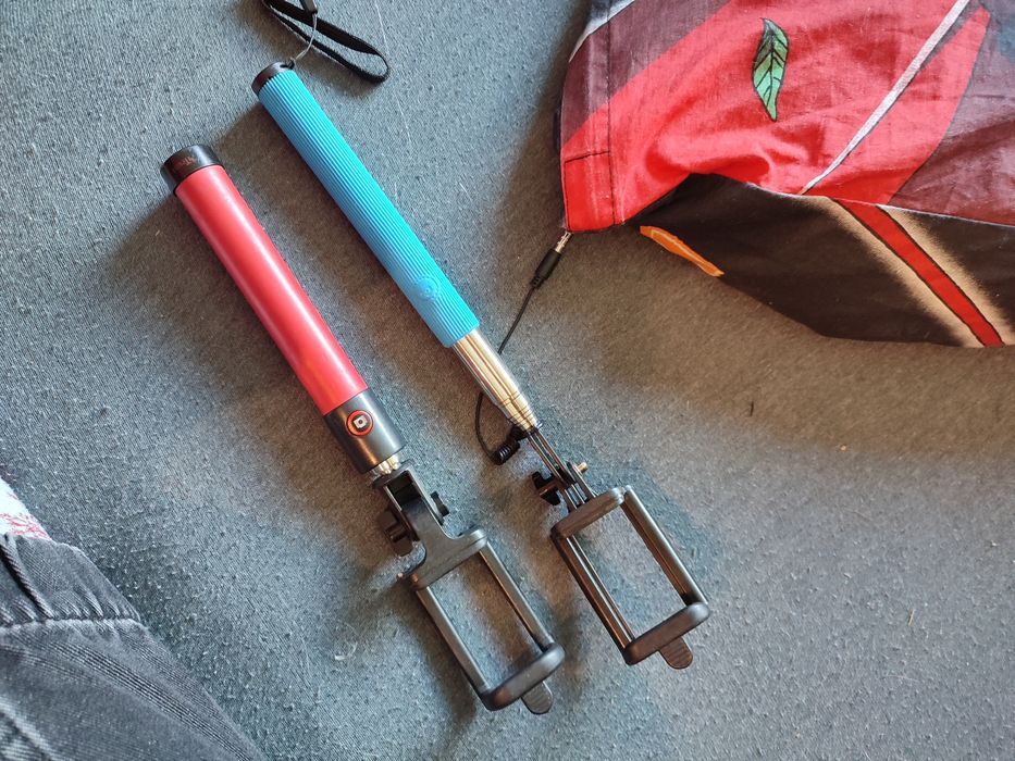 Dwa selfie stick