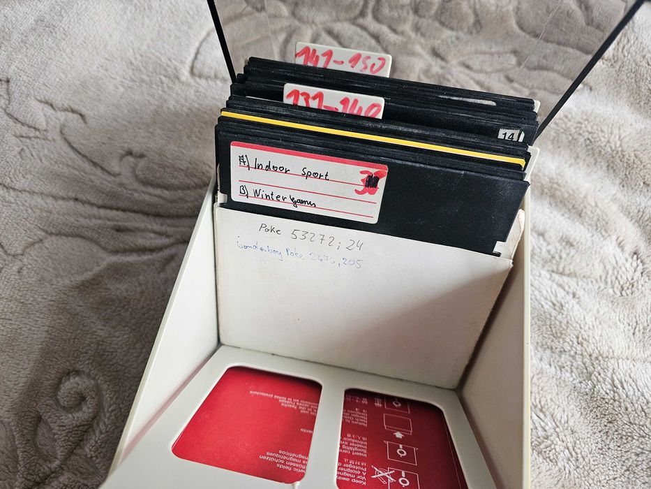 Dyskietki 5.25'' dla Commodore C64 / 128 48szt. pudełko kluczyk