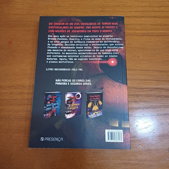 Livro Five Nights at Freddy's Olhos de Prata