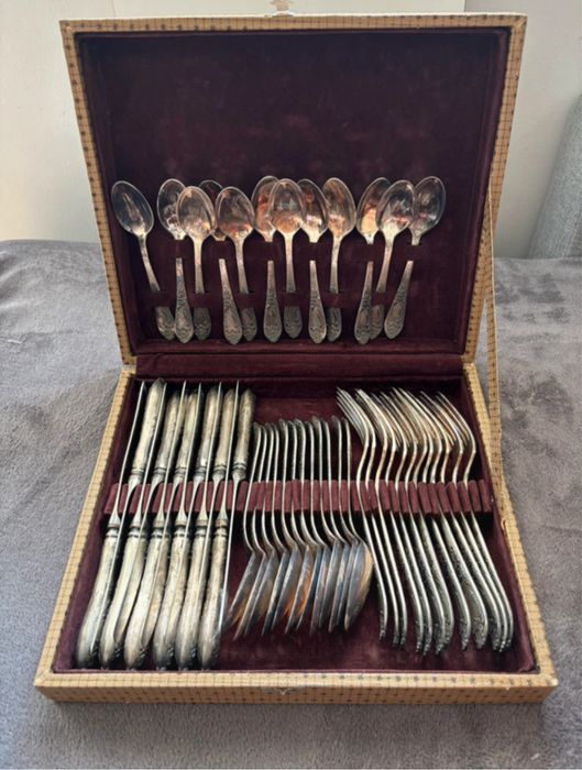 Zestaw sztućców zabytkowych