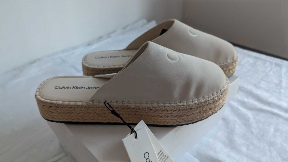 Calvin Klein Klapki typu mules skórzane z podeszwą na platformie 39