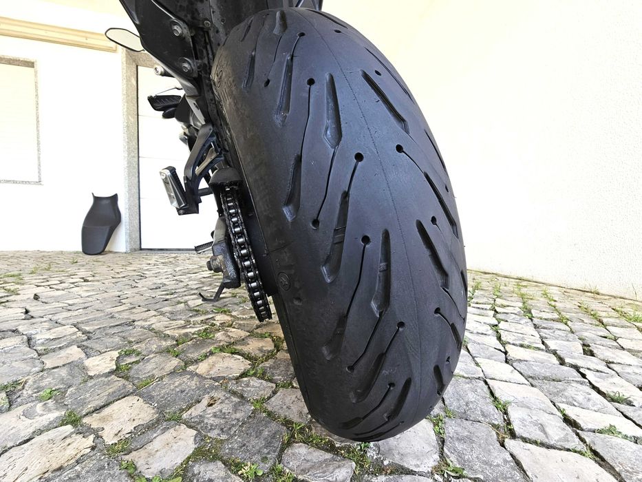 Yamaha Tracer 7 com Top Case muito estimada