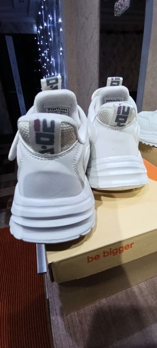 Продам кроссівки для дівчаток