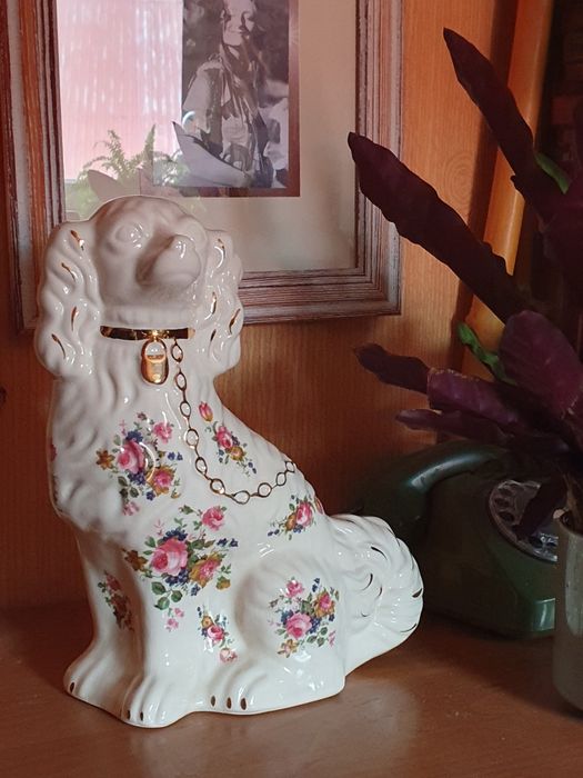 Wiktorianski porcelanowy pies kominkowy Staffordshire UK