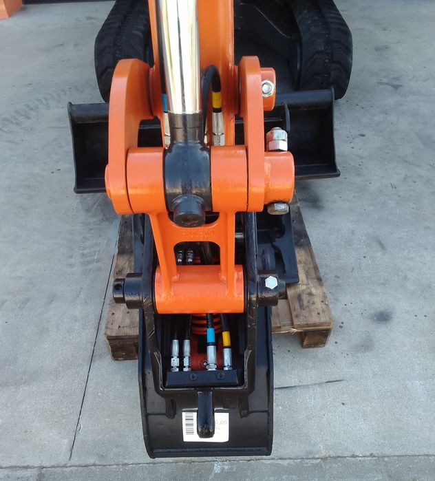 Mini giratória escavadora Hitachi ZX33U